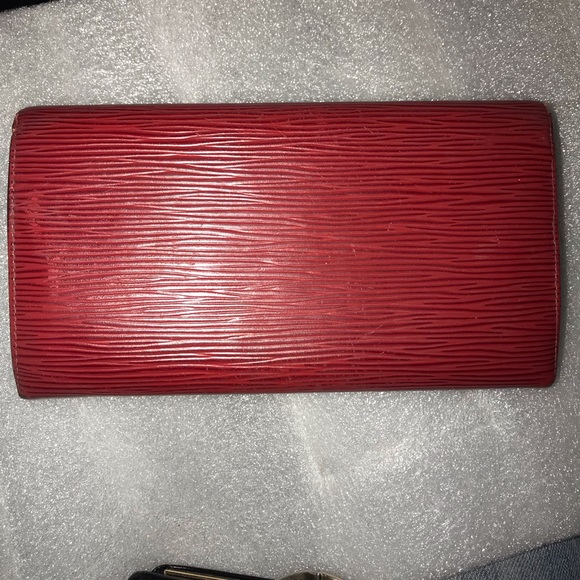 Authentic Lous Vuitton Epi Sarah Long Red Wallet - Picture 2 of 8